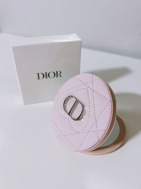 Dior beauty Quilted Compact Mirror (pink)